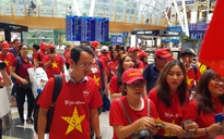 Hàng ngàn CĐV Việt Nam ‘nhuộm đỏ’ Kuala Lumpur