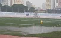 Mưa dữ dội, sân sũng nước, trận U.22 Việt Nam gặp Singapore chưa báo hoãn