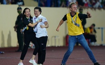 U.23 Thái Lan thắng to, Mano Polking vẫn ấm ức việc thay màu áo