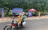 Đắk Lắk: Thí sinh vùng sâu hỏng xe được CSGT 'hộ tống' đến kịp giờ thi