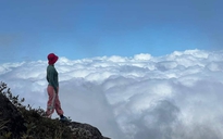 Săn mây trên đỉnh núi huyền thoại hình mặt người