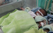 Bé gái sinh non bị bỏ rơi được cấp cứu tại bệnh viện
