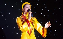 Hoa hậu Hoàn vũ 2015: Phạm Hương gây sốt khi hát 'Dạ cổ hoài lang'