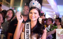 Tân Hoa hậu Hoàn vũ bật khóc trước 'biển người' chào đón tại Philippines