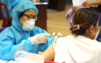 Đà Nẵng: Ưu tiên tiêm vắc xin cho 16.000 tình nguyện viên, người cung cấp hàng thiết yếu