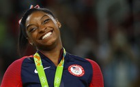 Olympic 2016: Cô gái cao 1,47 m giành 4 huy chương vàng