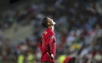 Cristiano Ronaldo cố tình... tẩy thẻ để sớm trở lại M.U?
