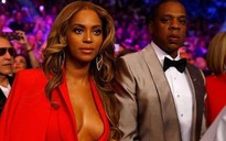 Beyonce diện áo 'khoe ngực' xem trận boxing thế kỷ