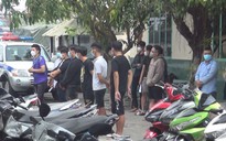 Đua xe, bốc đầu, chạy một bánh, nhóm thanh thiếu niên phải vào đồn công an