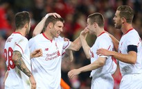 Tân binh James Milner giúp Liverpool ngược dòng hạ Brisbane Roar