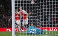 Cech trổ tài giúp Arsenal cầm chân Liverpool tại Emirates