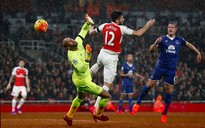 Hạ Everton, Arsenal qua mặt Man City và M.U