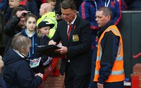 HLV Van Gaal: 'Đến mẹ tôi cũng biết là M.U cần phải tấn công nhiều hơn'