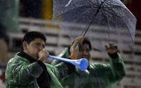 Trận 'Siêu kinh điển' giữa Argentina và Brazil bị hoãn vì mưa lớn