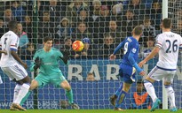 Leicester hạ Chelsea để trở lại ngôi đầu Premier League