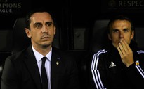 Cựu thủ quân M.U bị yêu cầu từ chức ở Valencia sau trận thua thảm Barcelona