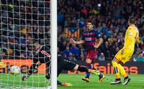 Suarez đi vào lịch sử, Barcelona dội mưa bàn thắng vào lưới Sporting Gijon