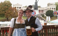 Sao Bayern và Usain Bolt tưng bừng đón lễ hội bia lớn nhất trong năm