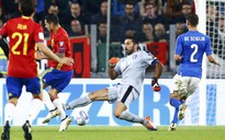 Buffon mắc sai lầm, tuyển Ý suýt thua Tây Ban Nha trên sân nhà