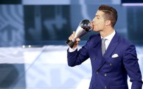 Ronaldo giành giải Cầu thủ xuất sắc nhất FIFA, Messi bỏ lễ trao giải