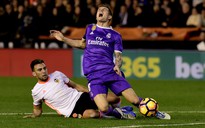 Valencia giúp Barcelona có thêm hy vọng trong cuộc đua với Real Madrid