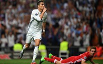 Ronaldo và... trọng tài đưa Real Madrid vào bán kết Champions League