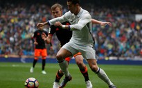 Ronaldo suýt khiến Real Madrid mất điểm trước Valencia