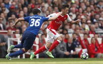 Arsenal chấm dứt chuỗi bất bại của M.U, níu kéo hy vọng top 4