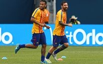 Messi, Suarez và Pique 'năn nỉ' Neymar đừng rời Barcelona