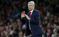 Người giàu nhất châu Phi dọa sa thải Wenger nếu mua được Arsenal