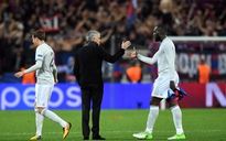 Mourinho yêu cầu các cầu thủ M.U giữ vững chân trên mặt đất