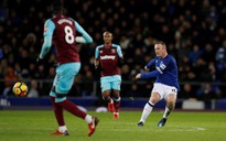 Rooney lập siêu phẩm từ giữa sân, đưa Everton thoát khỏi vùng nguy hiểm