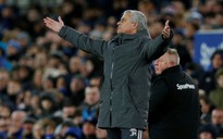 Mourinho điên tiết với tin đồn chia tay M.U