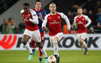 Arsenal chật vật vào bán kết Europa League