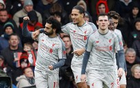 Salah lập hattrick giúp Liverpool tạm chiếm ngôi đầu Premier League