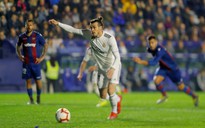 VAR giúp Real Madrid có 3 điểm trên sân Levante