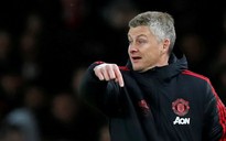 HLV Solskjaer phản pháo lời chỉ trích của Van Gaal