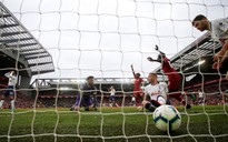 Bàn đá phản lưới giúp Liverpool thắng trận quan trọng trước Tottenham