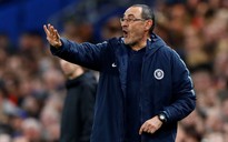 HLV Sarri thừa nhận Chelsea tự làm khó mình