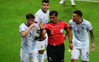 Nghi án công nghệ VAR bị Brazil can thiệp trong trận thắng Argentina