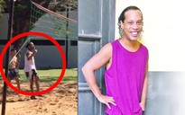 Ronaldinho 'bại trận' trước kẻ giết người và tên trộm cắp trong nhà tù Paraguay