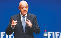 Chủ tịch FIFA lại bị tố cáo “bịt” quá khứ bê bối của mình