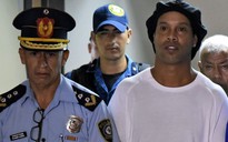 Lo bị bỏ tù 5 năm ở Paraguay, Ronaldinho hy vọng… “trốn” về nhà