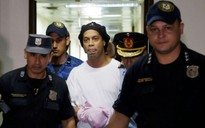 Ronaldinho chờ được Paraguay trả tự do và muốn làm hàng xóm của Messi