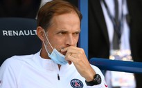 HLV Tuchel gãy chân, PSG lo sợ bị 'nguyền rủa' ở Champions League