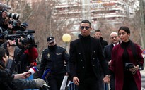Lén đi du hí với bạn gái, Cristiano Ronaldo bị cảnh sát Ý điều tra