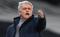 CĐV Tottenham giận dữ đòi Mourinho phải sớm ‘khăn gói ra đi’ dù có đoạt cúp