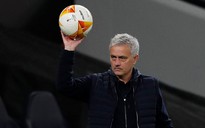 Ngoại hạng Anh: Mourinho ví việc chịu áp lực như đang… ‘thở oxy’ khi Tottenham sa sút