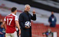 HLV Mourinho lại lật bài cũ sau khi Tottenham thua ngược Arsenal