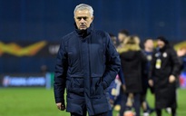 Mourinho đối mặt việc bị Tottenham sa thải khi chiến thuật quá lỗi thời